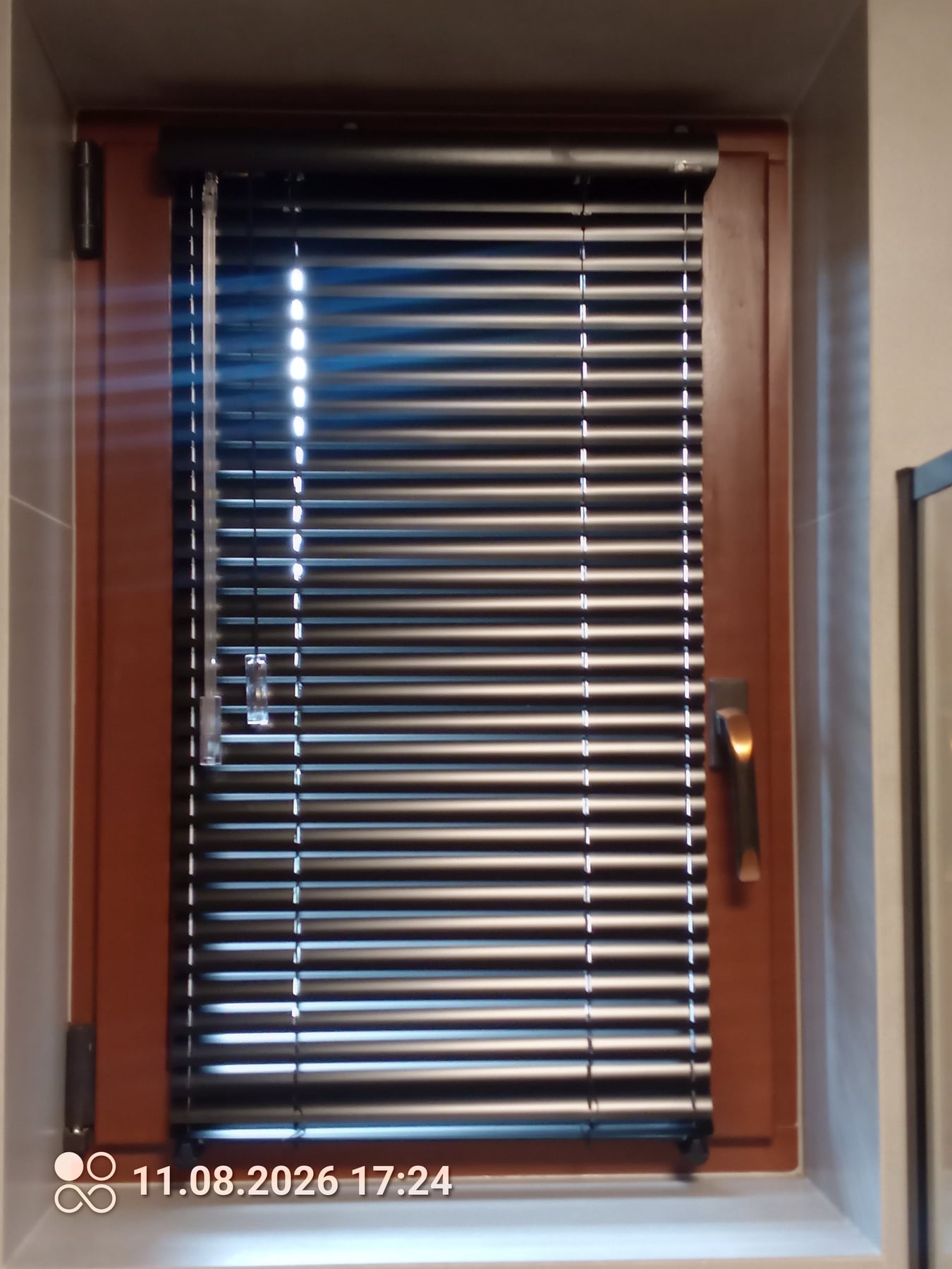 Perforowane żaluzje aluminiowe ROL-DAR z poziomymi lamelami